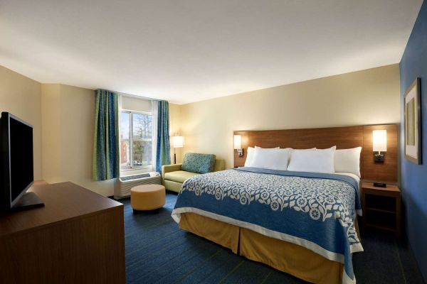 Days Inn & Suites Altoona (Bellwood)